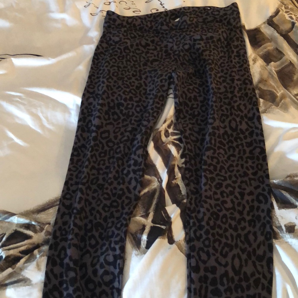 Victoria’s Secret Pink Leopard Leggings